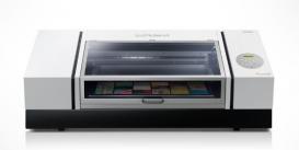 На рынок выходит новый планшетный принтер VersaUV LEF2-300 от Roland